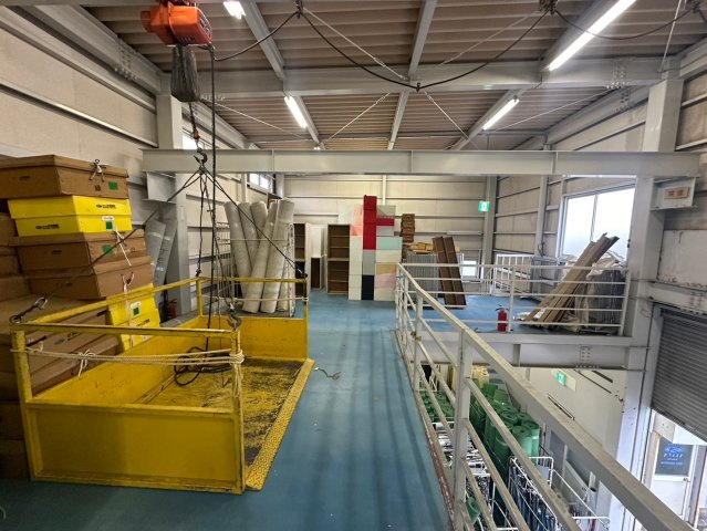 新田町村合　貸倉庫の内装