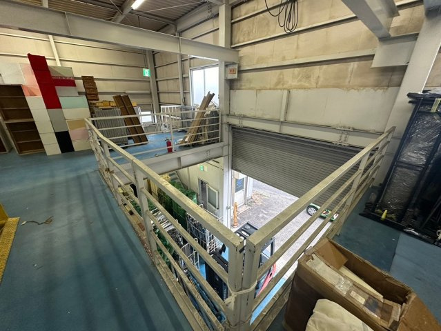 新田町村合　貸倉庫の内装