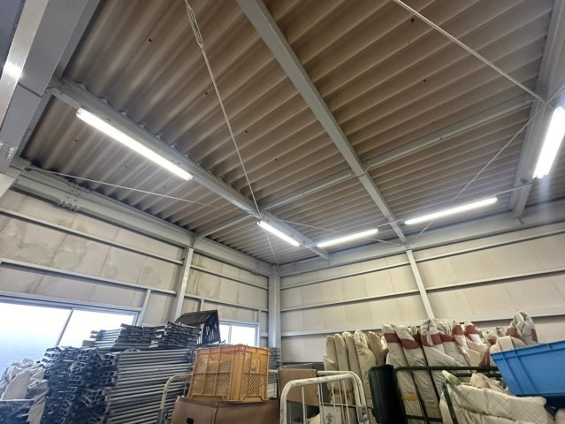 新田町村合　貸倉庫の内装