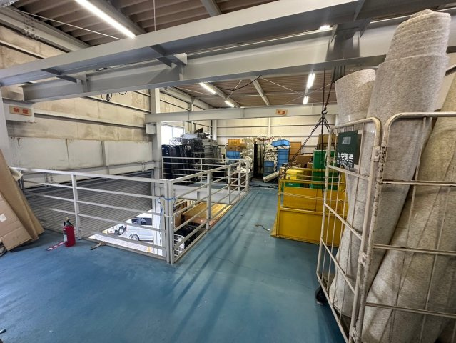 新田町村合　貸倉庫の内装