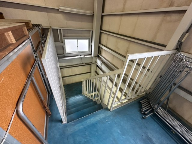 新田町村合　貸倉庫の内装