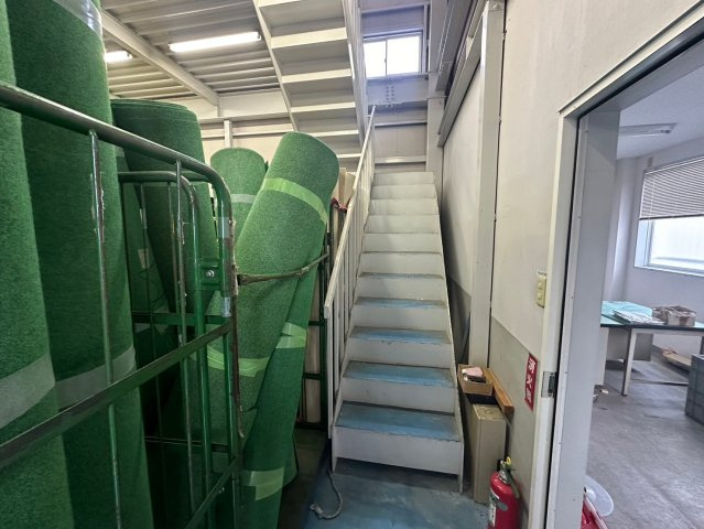 新田町村合　貸倉庫の内装