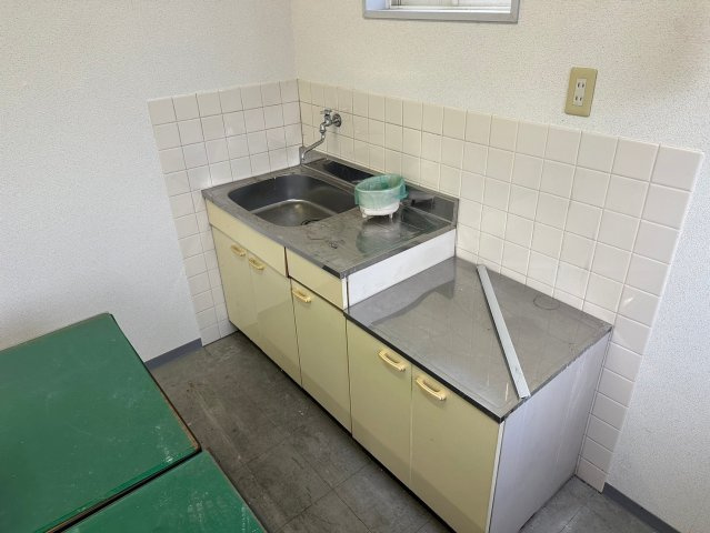 新田町村合　貸倉庫のキッチン