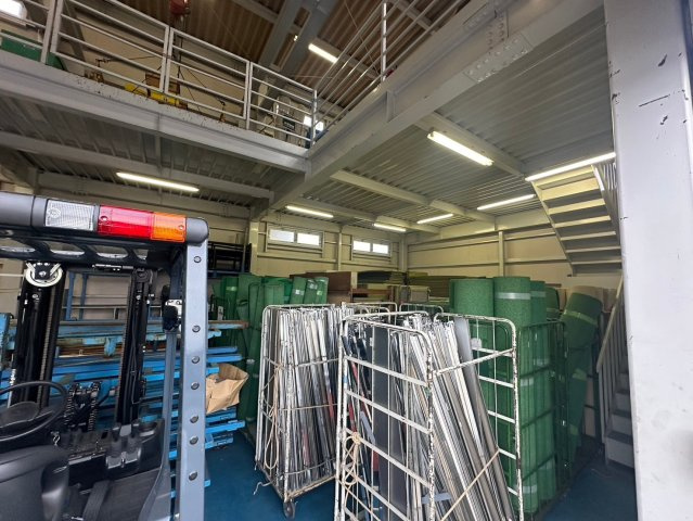 新田町村合　貸倉庫の内装