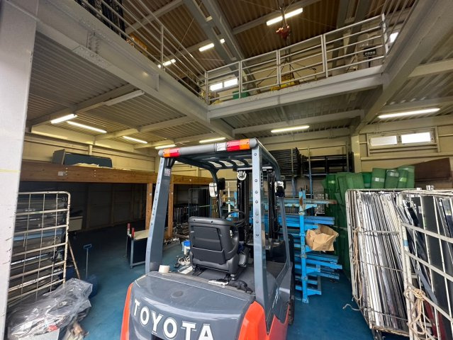 新田町村合　貸倉庫の内装