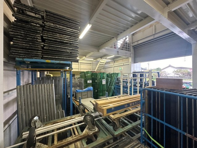 新田町村合　貸倉庫の内装