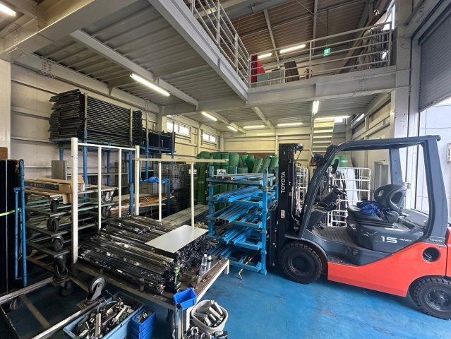 新田町村合　貸倉庫の内装