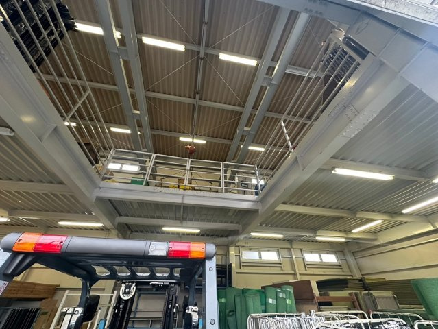 新田町村合　貸倉庫の内装