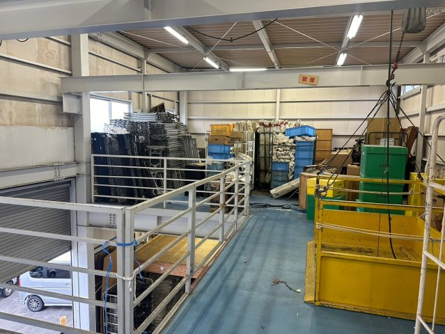 新田町村合　貸倉庫の内装