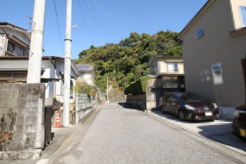瀬戸東町2丁目　売土地　建築条件なしの前面道路含む現地写真
