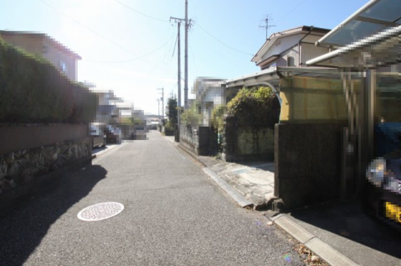 瀬戸東町2丁目　売土地　建築条件なしの前面道路含む現地写真