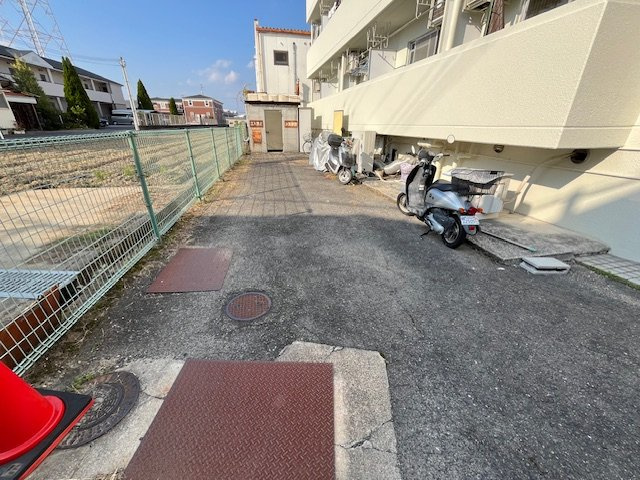 WEST  VILLAGEの駐車場