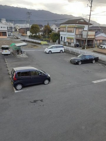 サニーリブＡ棟の駐車場