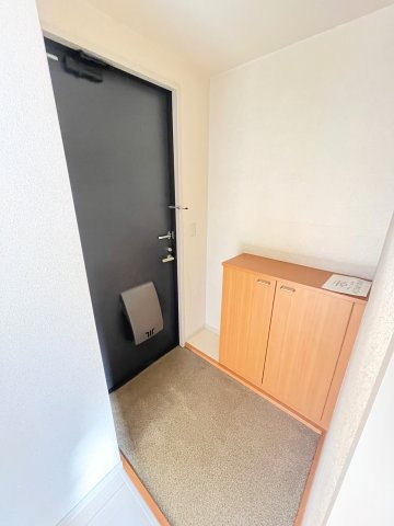 アリビオDの玄関