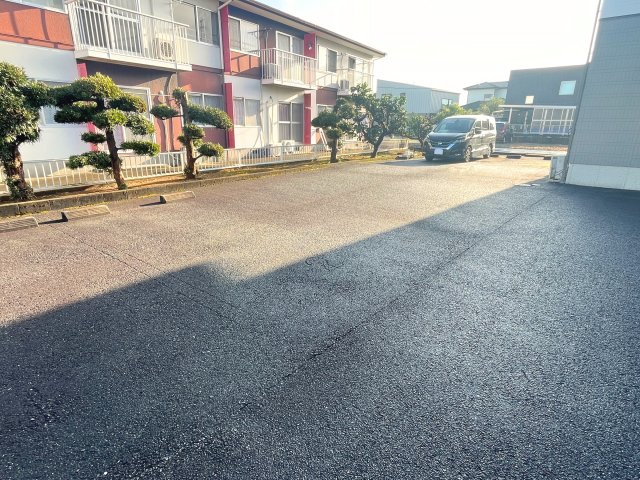 アリビオDの駐車場