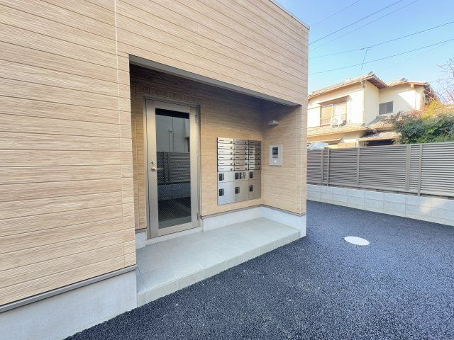 Crest のエントランス