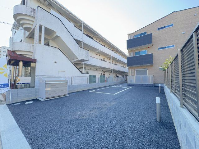 Crest の駐車場