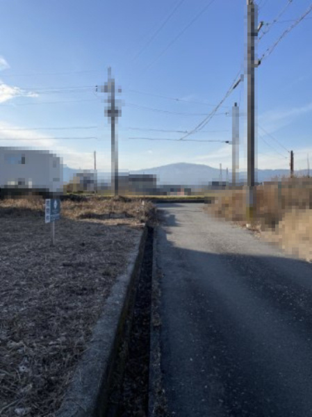 高島市安曇川町下小川44坪土地の前面道路含む現地写真