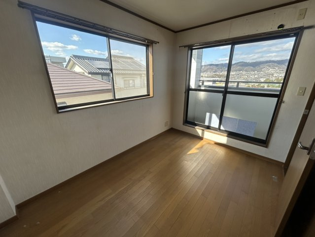 箕面市瀬川4丁目　中古戸建の洋室