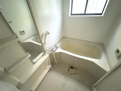 箕面市瀬川4丁目　中古戸建の浴室