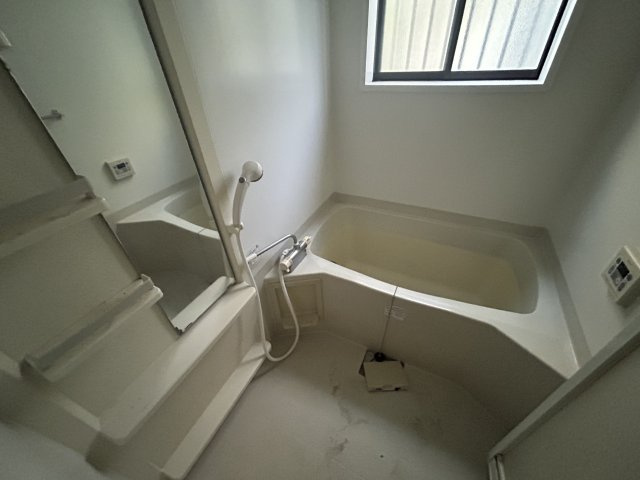 箕面市瀬川4丁目　中古戸建の浴室