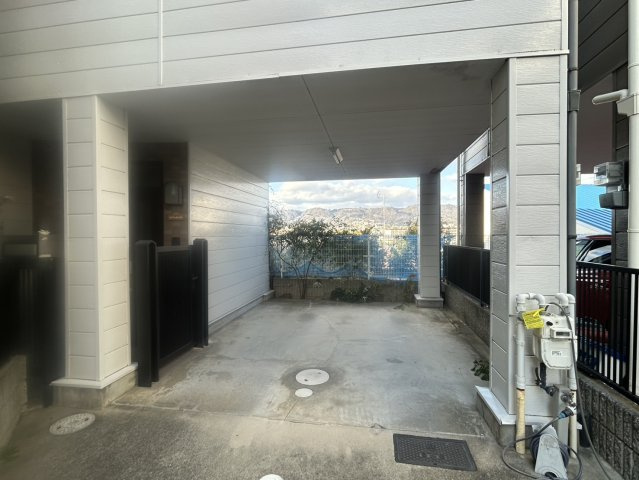 箕面市瀬川4丁目　中古戸建の駐車場