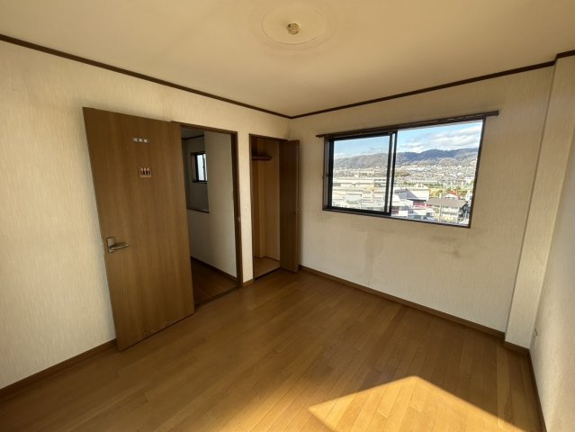 箕面市瀬川4丁目　中古戸建の洋室