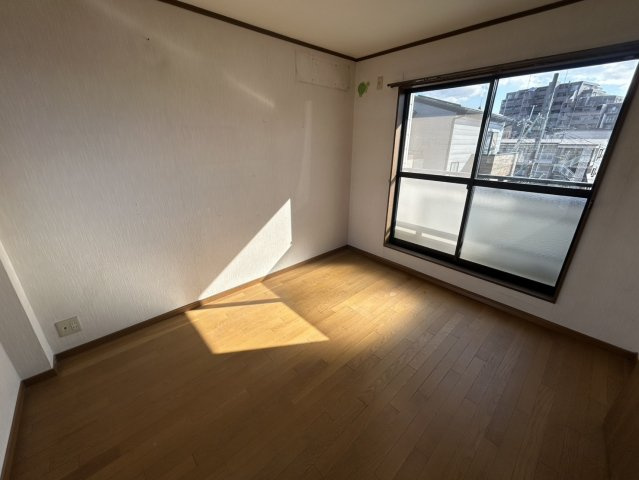 箕面市瀬川4丁目　中古戸建の洋室