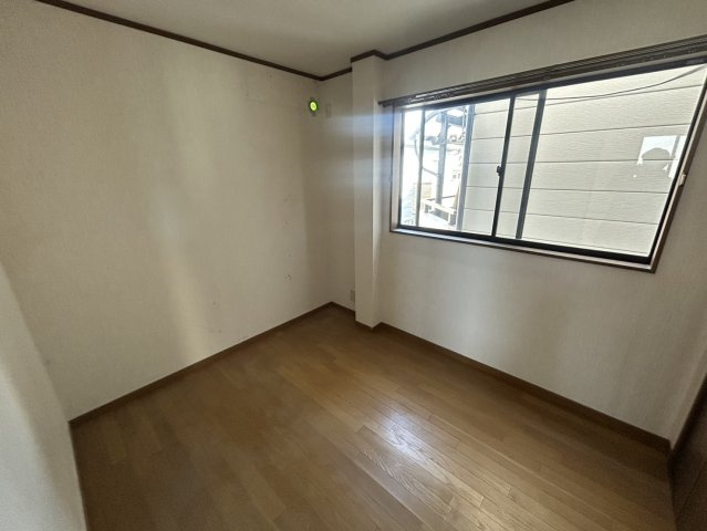 箕面市瀬川4丁目　中古戸建の洋室