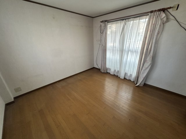 箕面市瀬川4丁目　中古戸建の居間・リビング