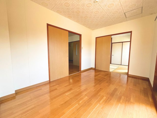 ガーデンパークの居間・リビング