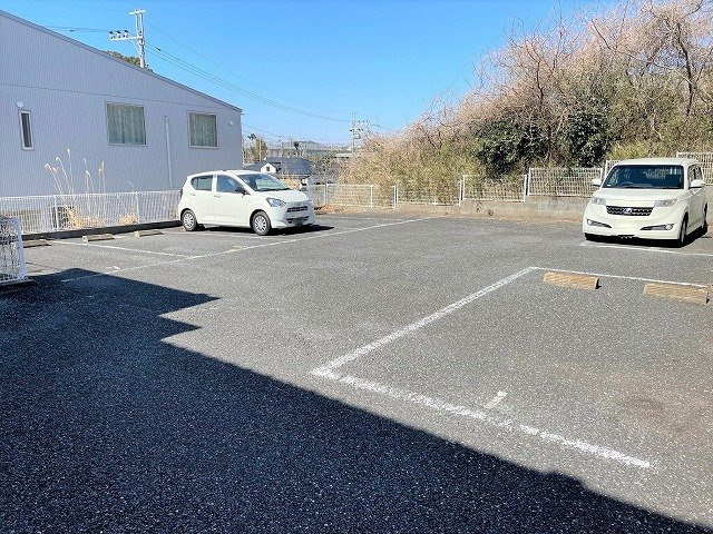 レオパレス椿の駐車場|画像5