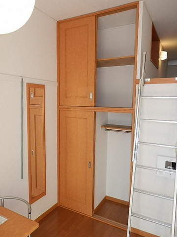 レオパレスフォレストの収納