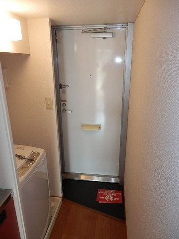 レオパレスフォレストの玄関