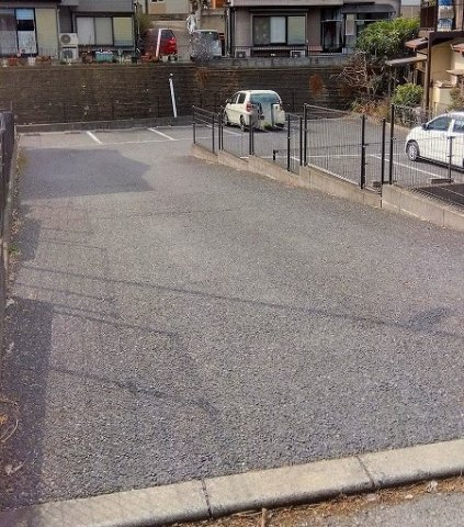 レオパレスラビーネの駐車場|画像5