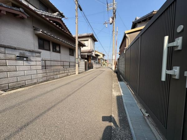和歌山市榎原　中古戸建の前面道路含む現地写真
