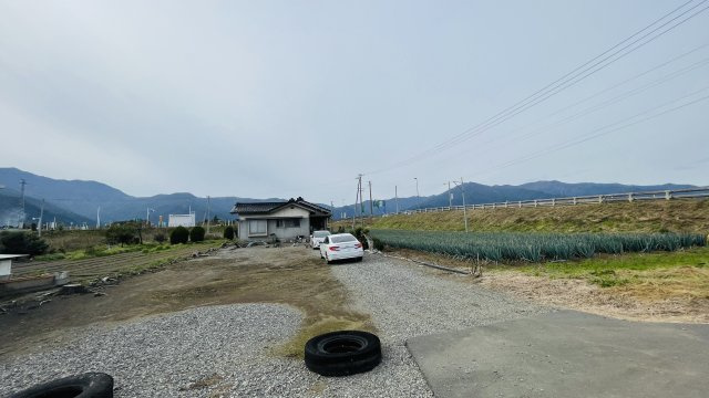 伊那市西町中古住宅の前面道路含む現地写真