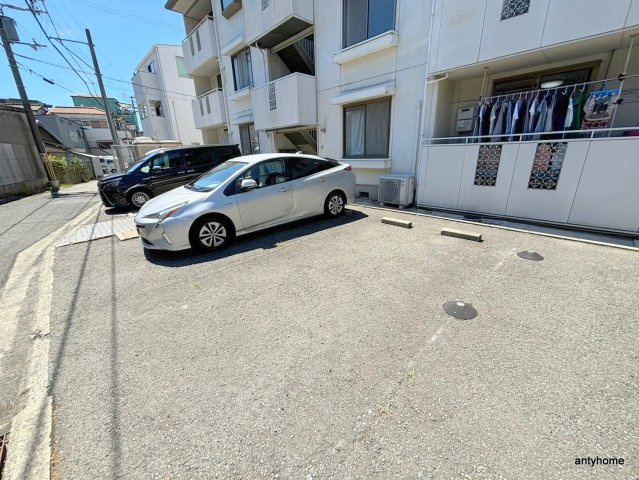 アブニール　仲介手数料無料の駐車場