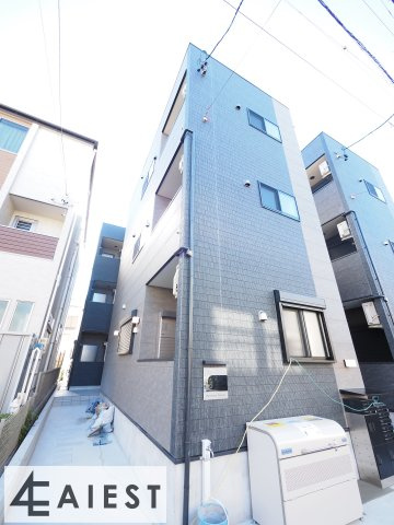 Ealing Apartment