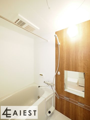 Ealing Apartmentの浴室