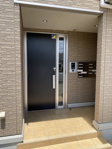 プリムヴェール二の宮の玄関