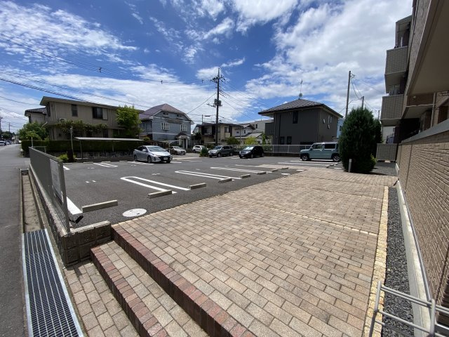 プリムヴェール二の宮の駐車場