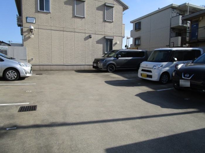 メゾンドSATOMI　B棟の駐車場