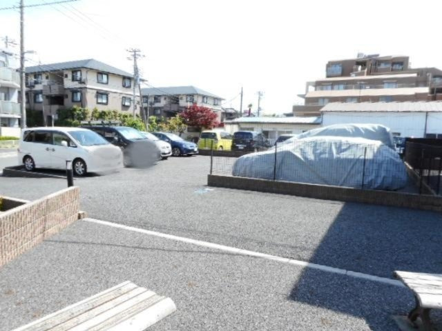 ヴィラ・メルベーユⅠの駐車場