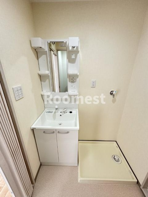 エステートピア香呂の洗面所|ゆったりとスペースのある洗面所