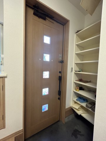 東竹屋町戸建の玄関