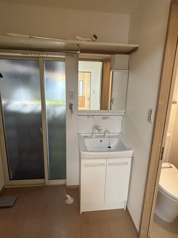 東竹屋町戸建の独立洗面台