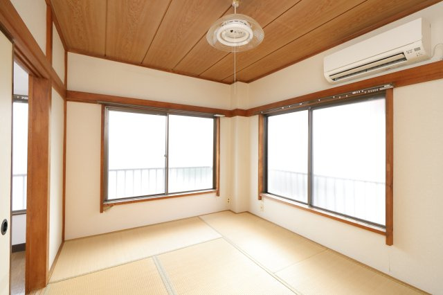 平和ビルの和室