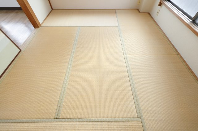 平和ビルの内装