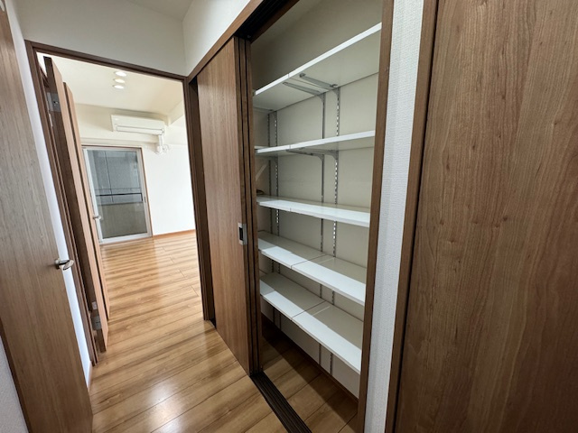 アパートメント麻布No.10 301号室の内装|玄関収納　※前回募集時の写真です。